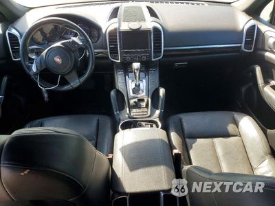 Zdjęcie 8 z 12 samochodu: 2011 PORSCHE CAYENNE VIN:WP1AA2A26BLA02042 - miniatura
