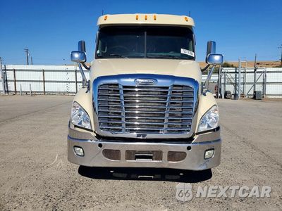 Piąte zdjęcie samochodu w środku: 2015 FREIGHTLINER CASCADIA SEMI TRUCK VIN:1FUJGEBG2FLGN1852 - miniatura