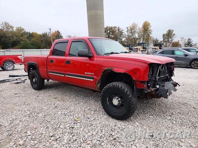Czwarte zdjęcie samochodu z boku: 2004 CHEVROLET SILVERADO K2500 HEAVY DUTY VIN:1GCHK23U44F233387 - miniatura