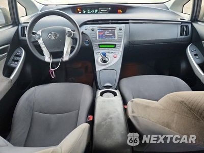 Zdjęcie 8 z 12 samochodu: 2015 TOYOTA PRIUS THREE VIN:JTDKN3DU3F1929336 - miniatura