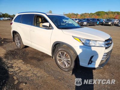 Czwarte zdjęcie samochodu z boku: 2018 TOYOTA HIGHLANDER XLE VIN:5TDJZRFH5JS864343 - miniatura