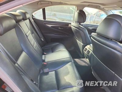 Zdjęcie 10 z 12 samochodu: 2016 LEXUS LS 460 VIN:JTHCL5EF3G5026537 - miniatura