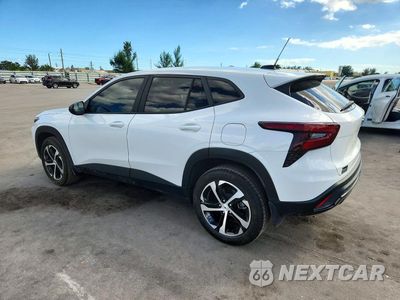 Drugie zdjęcie samochodu z przodu: 2024 CHEVROLET TRAX 1RS VIN:KL77LGE2XRC018202 - miniatura