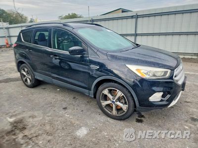 Czwarte zdjęcie samochodu z boku: 2017 FORD ESCAPE SE VIN:1FMCU9GD3HUC17430 - miniatura