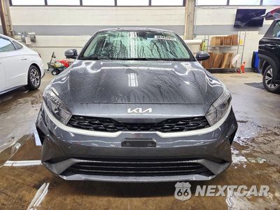 Piąte zdjęcie samochodu w środku: 2024 KIA FORTE LXS VIN:3KPF24AD1RE774176 - miniatura