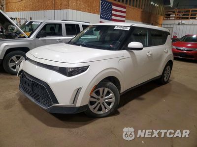 2023 KIA SOUL LX KNDJ23AU8P7890704 - główne zdjęcie licytacji z USA - miniatura