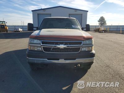 Piąte zdjęcie samochodu w środku: 2006 CHEVROLET SILVERADO K2500 HEAVY DUTY VIN:1GCHK29UX6E160638 - miniatura