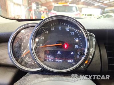 Zdjęcie 9 z 12 samochodu: 2018 MINI COOPER VIN:WMWXU1C56J2F81574 - miniatura