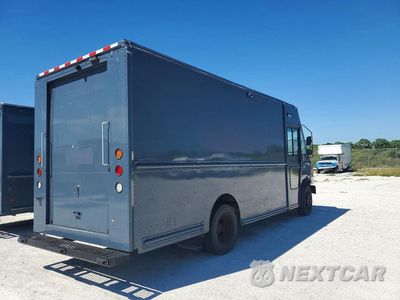 Trzecie zdjęcie samochodu z tyłu: 2020 FORD F59 DELIVERY TRUCK VIN:1F65F5KN5L0A03610 - miniatura