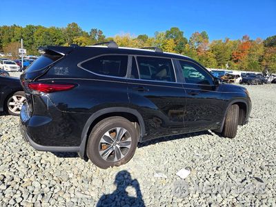 Trzecie zdjęcie samochodu z tyłu: 2023 TOYOTA HIGHLANDER HYBRID XLE VIN:5TDKBRCH3PS600267 - miniatura