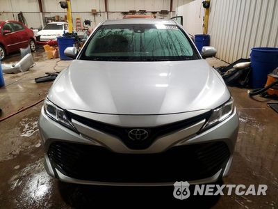 Piąte zdjęcie samochodu w środku: 2018 TOYOTA CAMRY LE VIN:4T1B11HK2JU127999 - miniatura