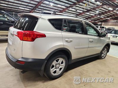 Trzecie zdjęcie samochodu z tyłu: 2015 TOYOTA RAV4 LE VIN:JTMBFREV5FD149585 - miniatura
