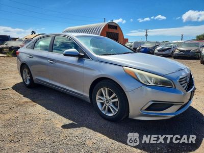 Czwarte zdjęcie samochodu z boku: 2016 HYUNDAI SONATA SE VIN:5NPE24AF3GH316211 - miniatura