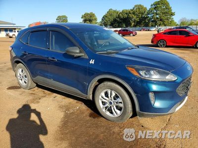 Czwarte zdjęcie samochodu z boku: 2020 FORD ESCAPE S VIN:1FMCU0F6XLUA54556 - miniatura