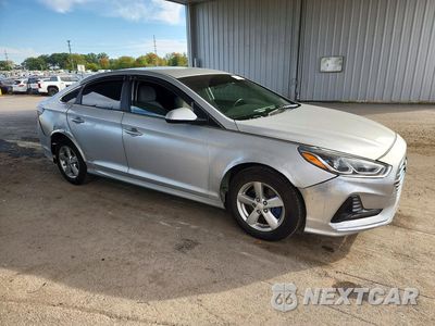 Czwarte zdjęcie samochodu z boku: 2018 HYUNDAI SONATA SE VIN:5NPE24AF2JH720513 - miniatura