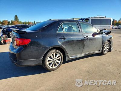 Trzecie zdjęcie samochodu z tyłu: 2010 TOYOTA COROLLA S VIN:1NXBU4EE0AZ284194 - miniatura
