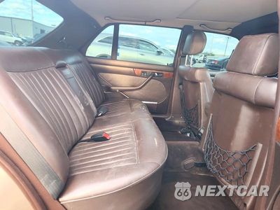 Zdjęcie 10 z 13 samochodu: 1983 MERCEDES-BENZ 380 SEL VIN:WDBCA33A3DB038346 - miniatura