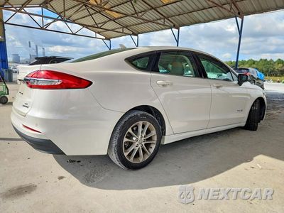 Trzecie zdjęcie samochodu z tyłu: 2019 FORD FUSION SE VIN:3FA6P0LU7KR162723 - miniatura