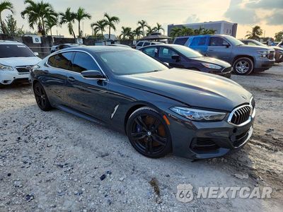Czwarte zdjęcie samochodu z boku: 2022 BMW M850XI VIN:WBAGV8C07NCH15289 - miniatura