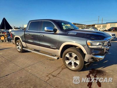 Czwarte zdjęcie samochodu z boku: 2019 RAM 1500 LARAMIE VIN:1C6SRFJT2KN619187 - miniatura