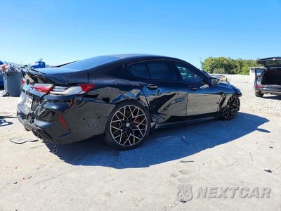 Trzecie zdjęcie samochodu z tyłu: 2022 BMW M8 VIN:WBSGV0C02NCG81596 - miniatura