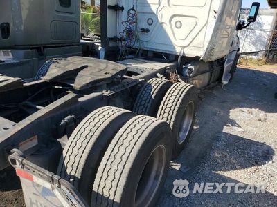 Zdjęcie 14 z 14 samochodu: 2018 FREIGHTLINER CASCADIA 125 SEMI TRUCK VIN:3AKJGLDR0JSJN1508 - miniatura