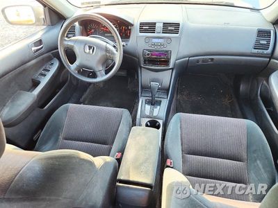 Zdjęcie 8 z 12 samochodu: 2003 HONDA ACCORD LX VIN:3HGCM563X3G712131 - miniatura
