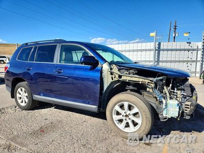 Czwarte zdjęcie samochodu z boku: 2012 TOYOTA HIGHLANDER SE VIN:5TDBK3EH9CS130735 - miniatura