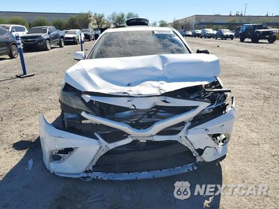 Piąte zdjęcie samochodu w środku: 2018 TOYOTA CAMRY SE VIN:4T1B11HK3JU636208 - miniatura