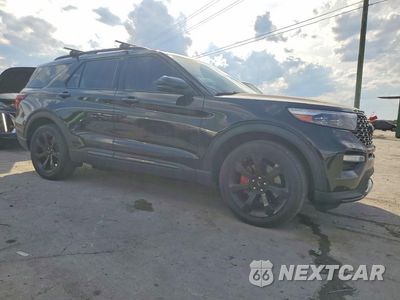 Czwarte zdjęcie samochodu z boku: 2022 FORD EXPLORER ST VIN:1FM5K8GC4NGB97764 - miniatura