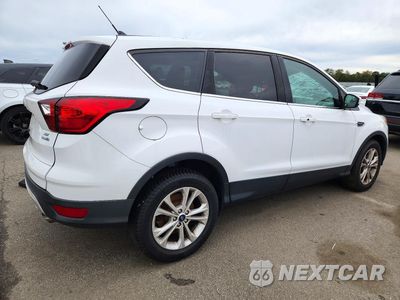 Trzecie zdjęcie samochodu z tyłu: 2019 FORD ESCAPE SE VIN:1FMCU9GD9KUB91438 - miniatura