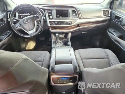 Zdjęcie 8 z 13 samochodu: 2016 TOYOTA HIGHLANDER LE VIN:5TDZARFH2GS021218 - miniatura
