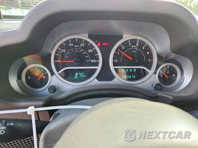 Zdjęcie 9 z 13 samochodu: 2007 JEEP WRANGLER SAHARA VIN:1J4GB59147L143196 - miniatura