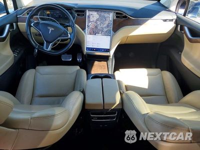 Zdjęcie 8 z 12 samochodu: 2016 TESLA MODEL X VIN:5YJXCBE43GF002415 - miniatura