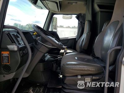 Zdjęcie 7 z 14 samochodu: 2019 VOLVO VNL SEMI TRUCK VIN:4V4NC9EHXKN196233 - miniatura