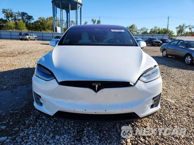 Piąte zdjęcie samochodu w środku: 2019 TESLA MODEL X VIN:5YJXCBE43KF203305 - miniatura