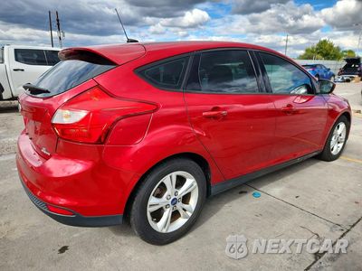Trzecie zdjęcie samochodu z tyłu: 2012 FORD FOCUS SE VIN:1FAHP3K28CL462541 - miniatura