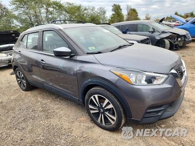 Czwarte zdjęcie samochodu z boku: 2019 NISSAN KICKS SV VIN:3N1CP5CU9KL529153 - miniatura