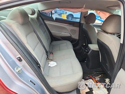 Zdjęcie 10 z 13 samochodu: 2017 HYUNDAI ELANTRA SE VIN:5NPD74LF1HH141632 - miniatura