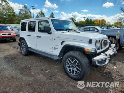 Czwarte zdjęcie samochodu z boku: 2024 JEEP WRANGLER SAHARA VIN:1C4PJXEG6RW301957 - miniatura