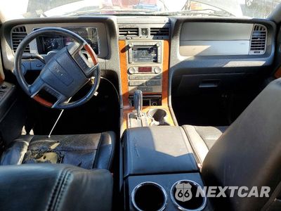 Zdjęcie 8 z 13 samochodu: 2011 LINCOLN NAVIGATOR VIN:5LMJJ3J57BEJ00432 - miniatura