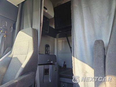 Zdjęcie 10 z 14 samochodu: 2019 FREIGHTLINER CASCADIA 126