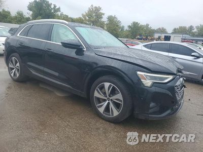 Czwarte zdjęcie samochodu z boku: 2024 AUDI Q8 E-TRON PRESTIGE VIN:WA16ABGE7RB013635 - miniatura