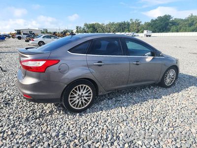 Trzecie zdjęcie samochodu z tyłu: 2013 FORD FOCUS TITANIUM VIN:1FADP3J24DL383692 - miniatura