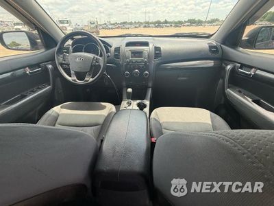 Zdjęcie 9 z 10 samochodu: 2013 KIA SORENTO LX VIN:5XYKT3A68DG391838 - miniatura