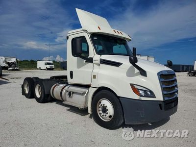 Czwarte zdjęcie samochodu z boku: 2019 FREIGHTLINER CASCADIA 126 SEMI TRUCK VIN:3AKJHLDV3KSKE0920 - miniatura