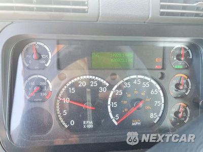 Zdjęcie 9 z 13 samochodu: 2017 FREIGHTLINER CASCADIA 1 - SEMI TRUCK VIN:1FVAGDBG0HLJE1484 - miniatura