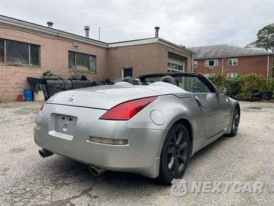 Czwarte zdjęcie samochodu z boku: 2005 NISSAN 350Z ENTHUSIAST VIN:JN1AZ36AX5M757809 - miniatura
