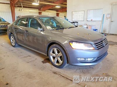 Czwarte zdjęcie samochodu z boku: 2015 VOLKSWAGEN PASSAT S VIN:1VWAS7A34FC080133 - miniatura