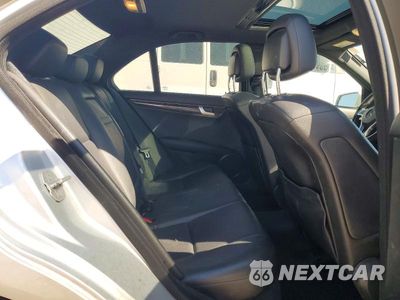 Zdjęcie 10 z 12 samochodu: 2013 MERCEDES-BENZ C 250 VIN:WDDGF4HB0DR242854 - miniatura